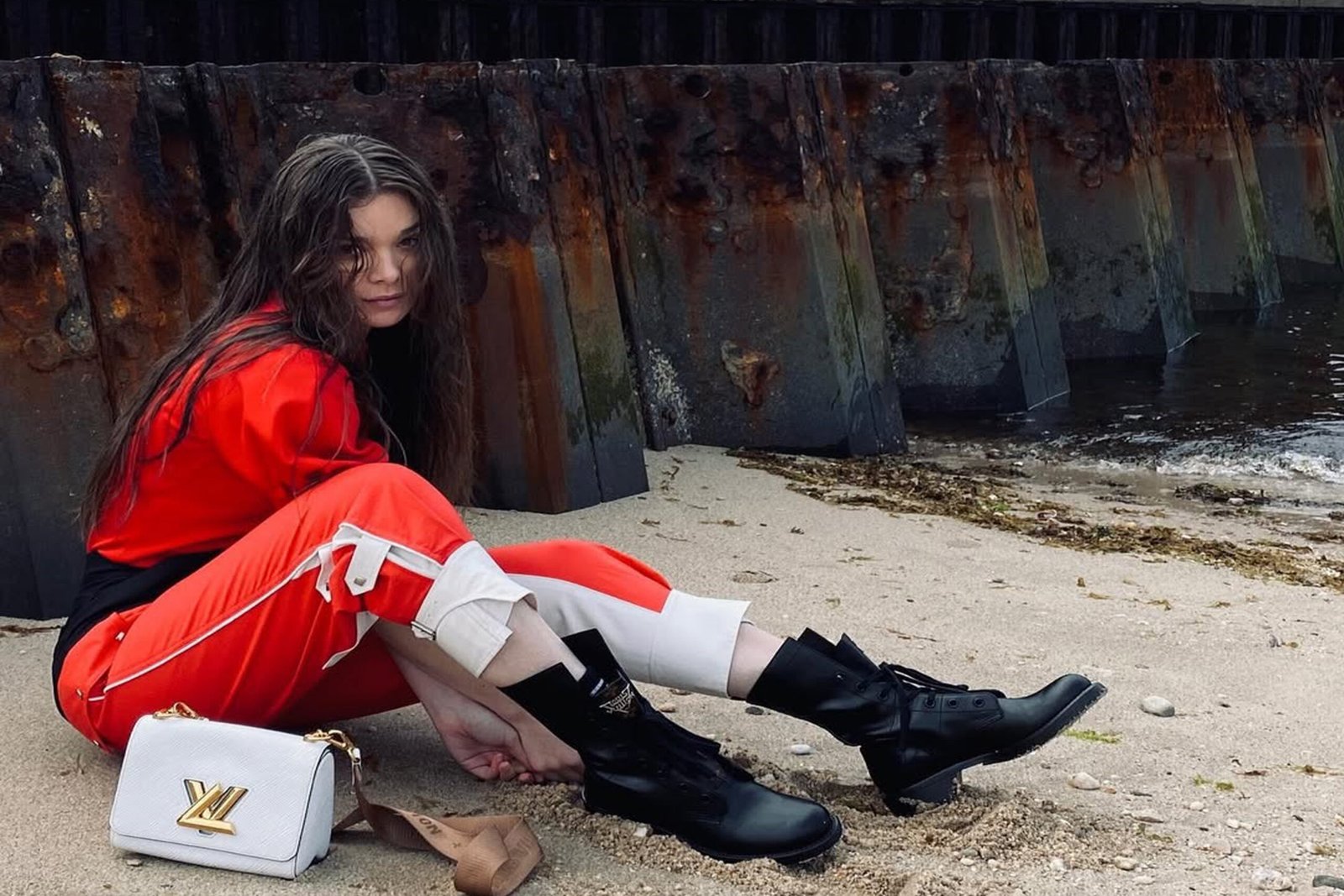 Hailee Steinfeld Hot